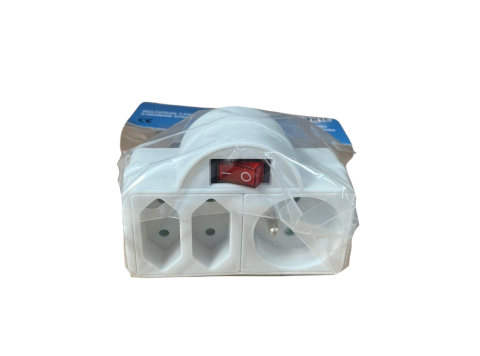 MAGIC 3-VOUDIGE STEKKERBLOK MET SCHAKELAAR 1X16 AMP + 2X2,5 AMP