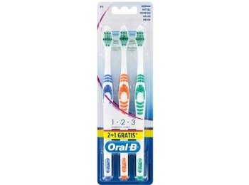 ORAL B TANDENBORSTEL 2 + 1 GRATIS CLASSIC CARE MEDIUM